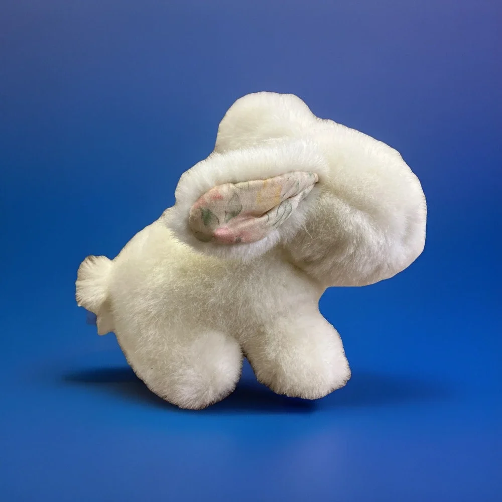 Bunny Lush‎ Makes Rattle Noise